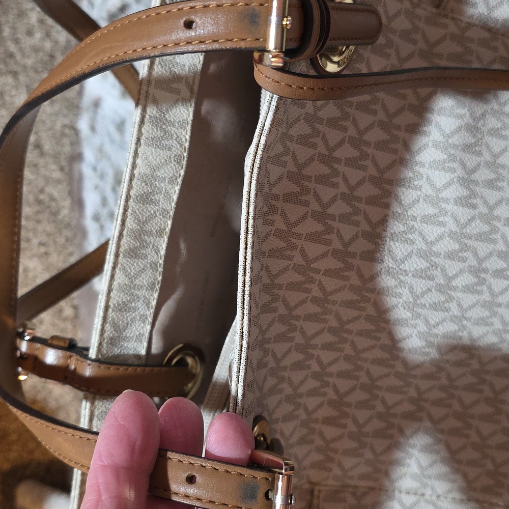 Michael Kors Jet Set Logo Print Tote - Picture 14 of 16